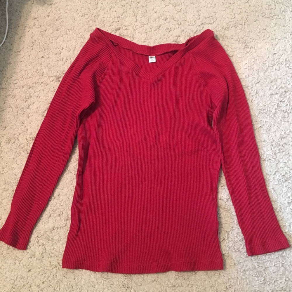 Uniqlo red V-neck shirt free with any purchase